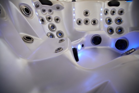 Гидромассажный СПА бассейн Joyee SPA London Гидромассажный СПА бассейн Joyee SPA London